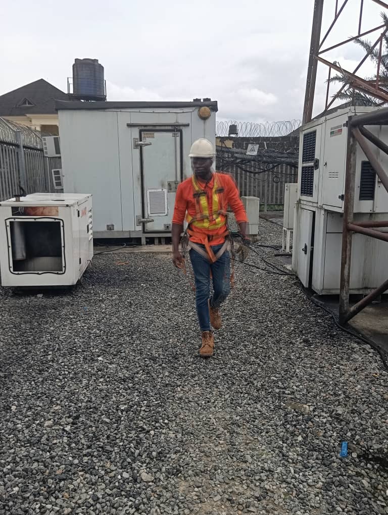Certified rigger directing a lifting operation in full PPE